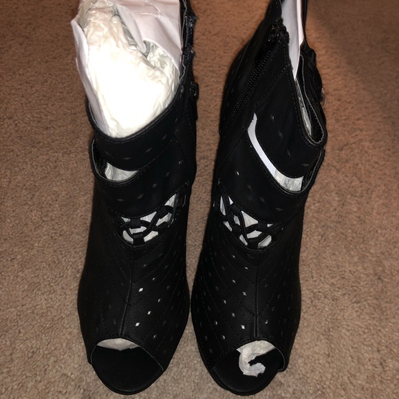 Women’s Open-toe Sandals - Picture 2 of 2